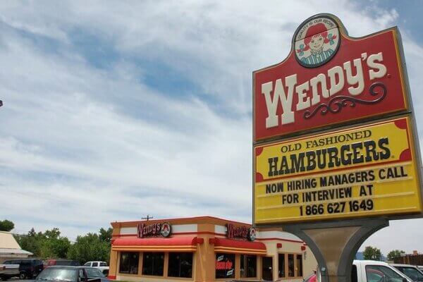 Moet de Zeeuwse lokale snackbar Wendy’s wijken voor de gelijknamige fastfoodketen uit de VS?